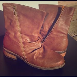 Shoe dazzle Brave bootie ~ Cognac
